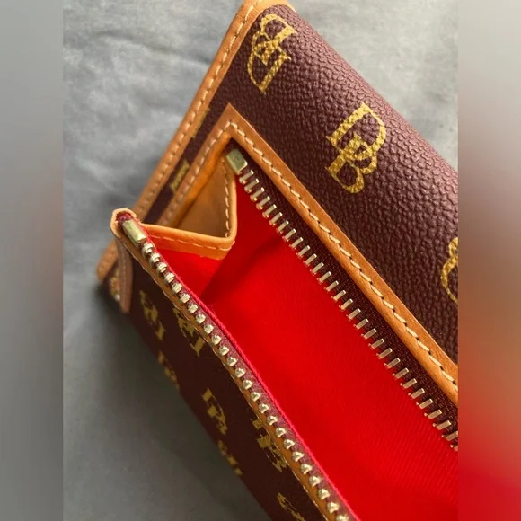 NWT Dooney & Bourke Gretta Signature Continental Wallet/Clutch - Picture 5 of 7